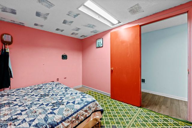 4524 Sandhill Rd, Louisville, KY 40219