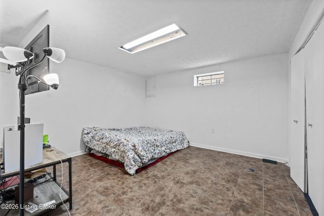 4524 Sandhill Rd, Louisville, KY 40219