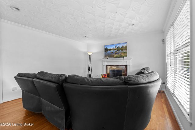 4524 Sandhill Rd, Louisville, KY 40219