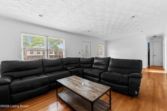 4524 Sandhill Rd, Louisville, KY 40219