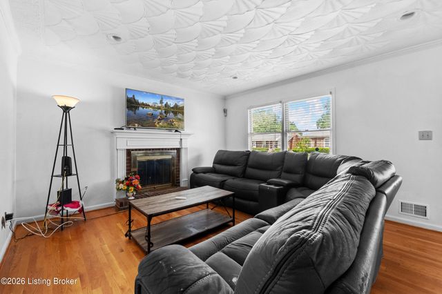 4524 Sandhill Rd, Louisville, KY 40219