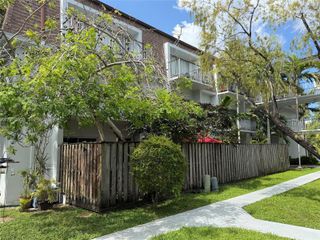 9621 SW 77th Avenue 101B, Miami, FL 33156