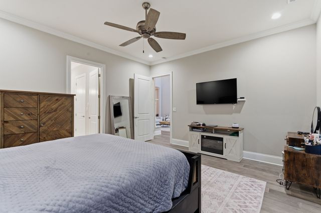 1024 Club View Dr Unit B301, Gallatin, TN 37066