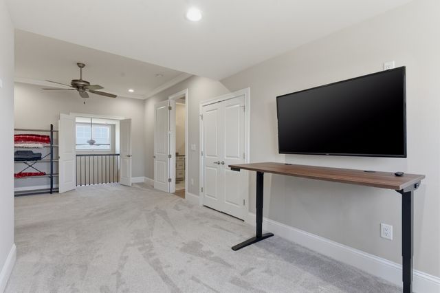 1024 Club View Dr Unit B301, Gallatin, TN 37066