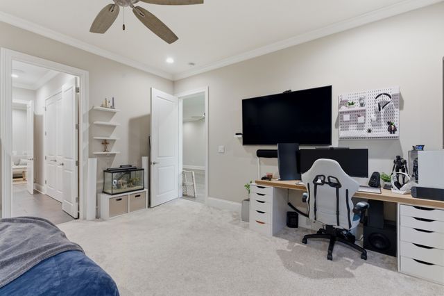 1024 Club View Dr Unit B301, Gallatin, TN 37066