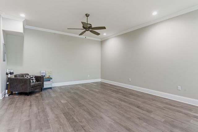 1024 Club View Dr Unit B301, Gallatin, TN 37066