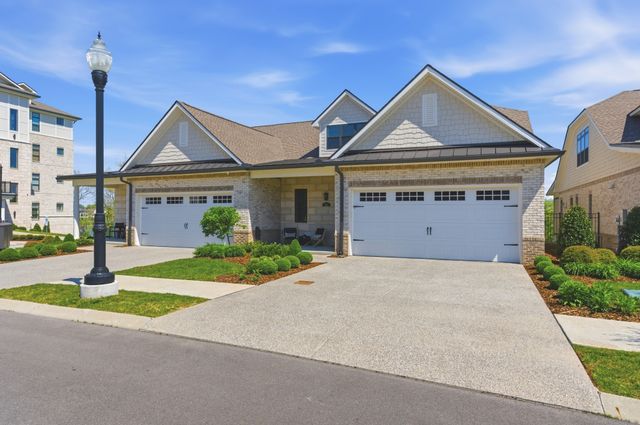 1024 Club View Dr Unit B301, Gallatin, TN 37066
