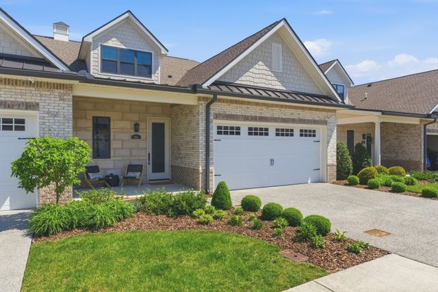 1024 Club View Dr Unit B301, Gallatin, TN 37066