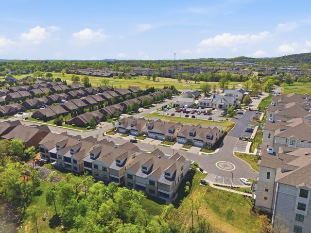 1024 Club View Dr Unit B301, Gallatin, TN 37066