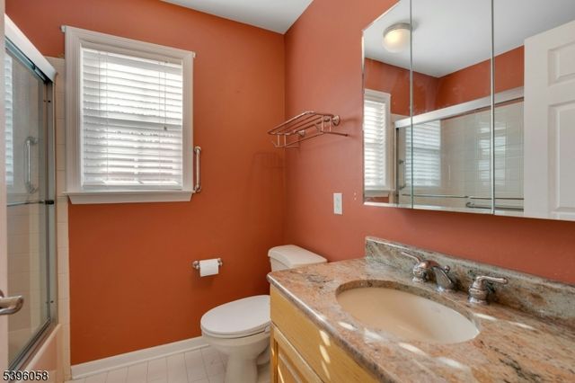 32 BERKELEY SQUARE, Watchung Boro, NJ 07922