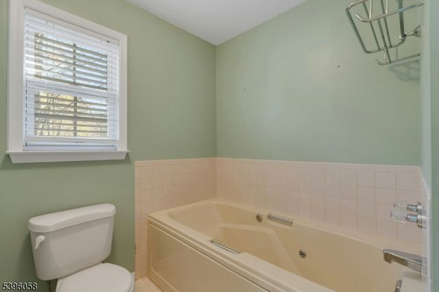 32 BERKELEY SQUARE, Watchung Boro, NJ 07922