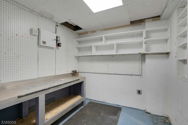 32 BERKELEY SQUARE, Watchung Boro, NJ 07922