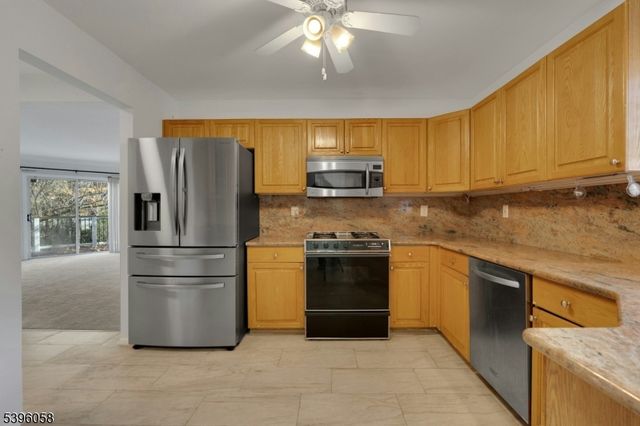 32 BERKELEY SQUARE, Watchung Boro, NJ 07922