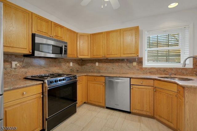 32 BERKELEY SQUARE, Watchung Boro, NJ 07922