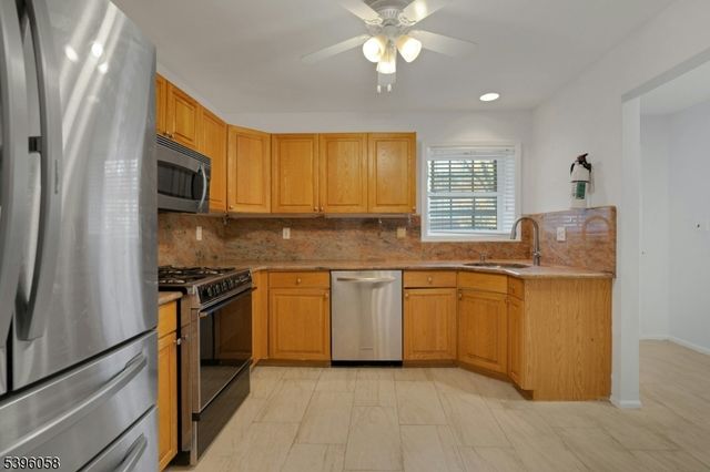 32 BERKELEY SQUARE, Watchung Boro, NJ 07922