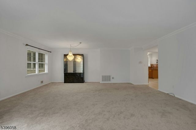 32 BERKELEY SQUARE, Watchung Boro, NJ 07922