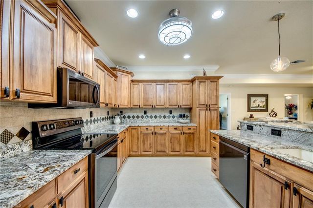 1584 Woodwind CT, Fort Myers, FL 33919