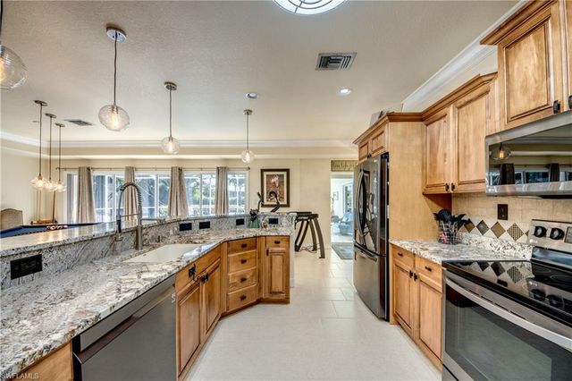 1584 Woodwind CT, Fort Myers, FL 33919