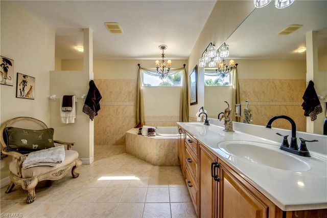 1584 Woodwind CT, Fort Myers, FL 33919