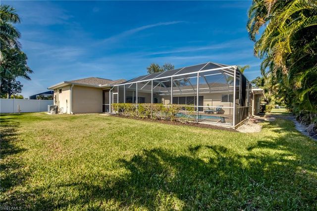 1584 Woodwind CT, Fort Myers, FL 33919