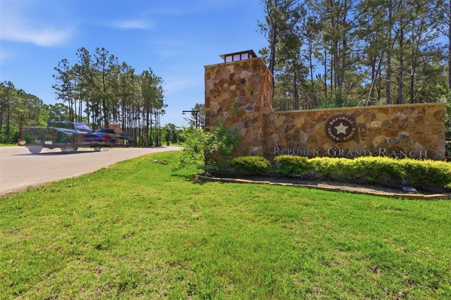 15779 Republic Ranch Road N, Willis, TX 77378
