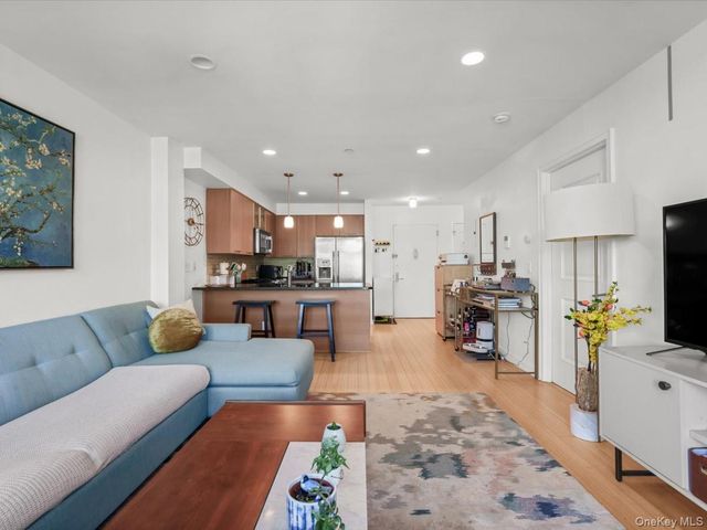 2519 35th Street 4C, Astoria, NY 11103