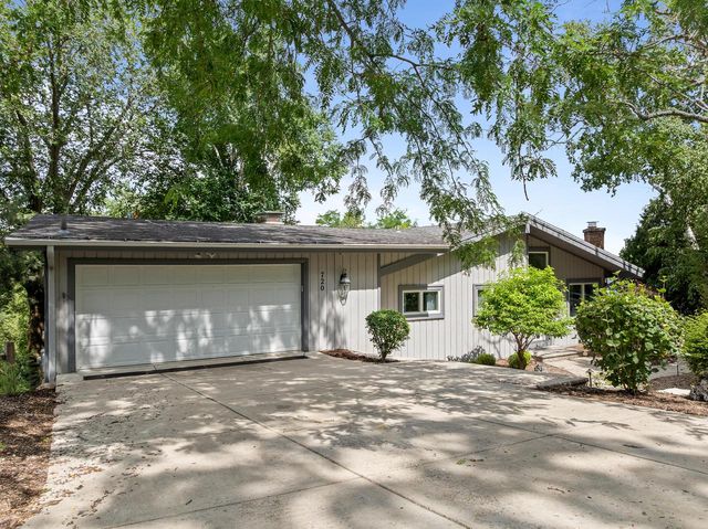 720 Arrowhead DRIVE, Fontana, WI 53125