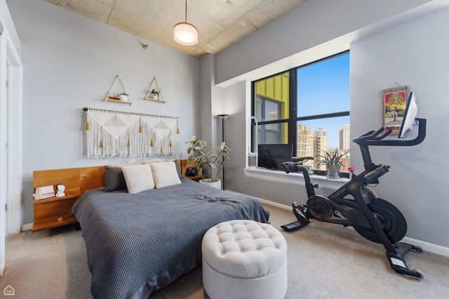 1122 W Catalpa Avenue 907, Chicago, IL 60640