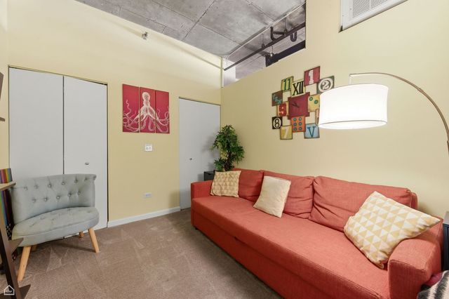 1122 W Catalpa Avenue 907, Chicago, IL 60640