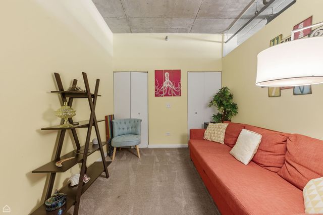 1122 W Catalpa Avenue 907, Chicago, IL 60640