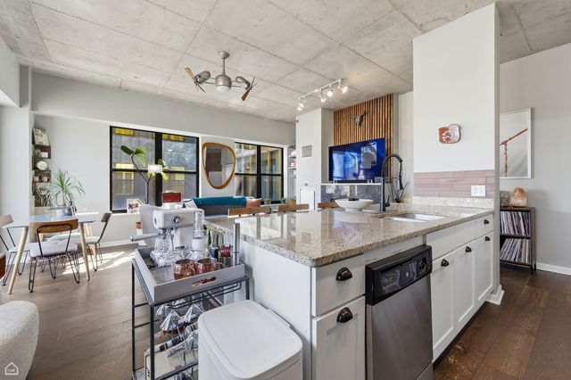 1122 W Catalpa Avenue 907, Chicago, IL 60640