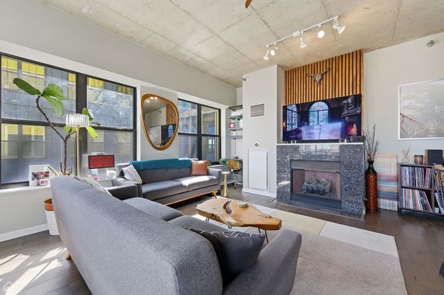 1122 W Catalpa Avenue 907, Chicago, IL 60640