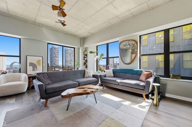 1122 W Catalpa Avenue 907, Chicago, IL 60640