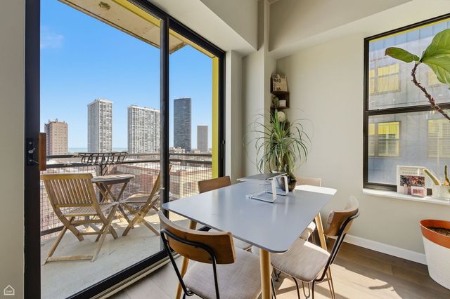 1122 W Catalpa Avenue 907, Chicago, IL 60640