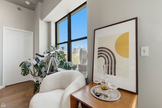 1122 W Catalpa Avenue 907, Chicago, IL 60640