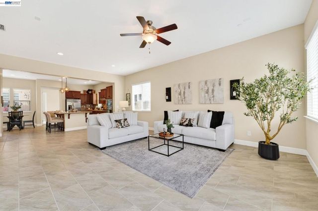 1973 Carogold Ln, Manteca, CA 95337