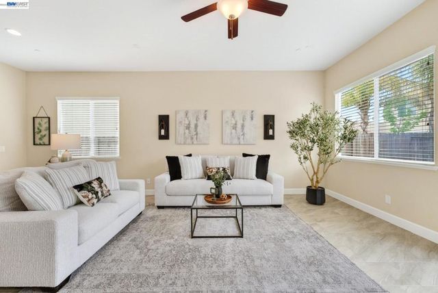 1973 Carogold Ln, Manteca, CA 95337