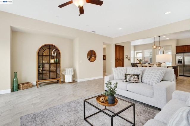 1973 Carogold Ln, Manteca, CA 95337