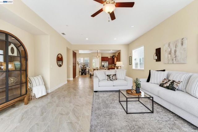 1973 Carogold Ln, Manteca, CA 95337