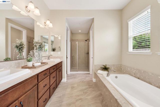 1973 Carogold Ln, Manteca, CA 95337