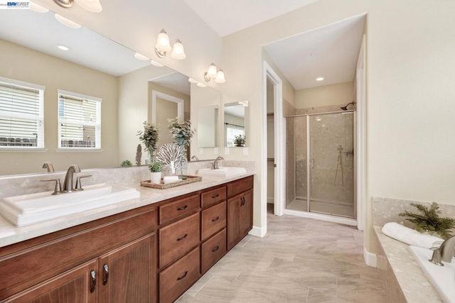 1973 Carogold Ln, Manteca, CA 95337