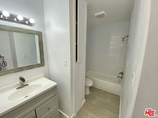 1627 N Poinsettia Place, Los Angeles, CA 90046