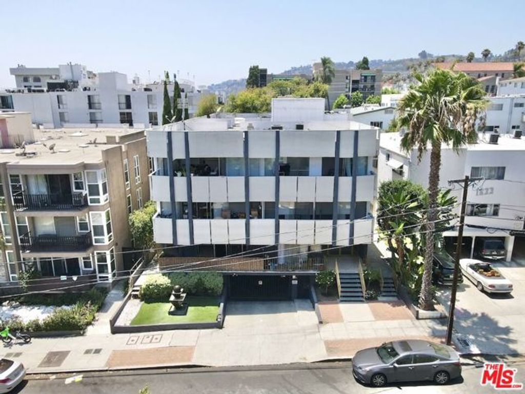 1627 N Poinsettia Place, Los Angeles, CA 90046