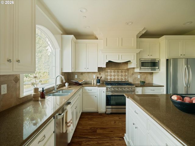 8512 Se CONSTANCE Dr, Happy Valley, OR 97086