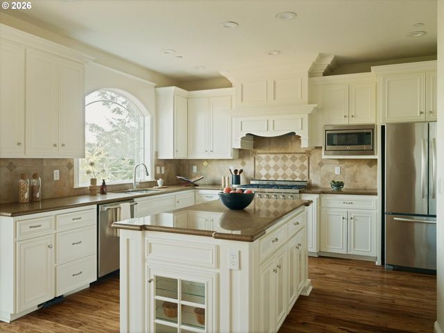 8512 Se CONSTANCE Dr, Happy Valley, OR 97086