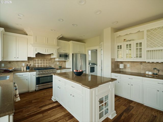 8512 Se CONSTANCE Dr, Happy Valley, OR 97086