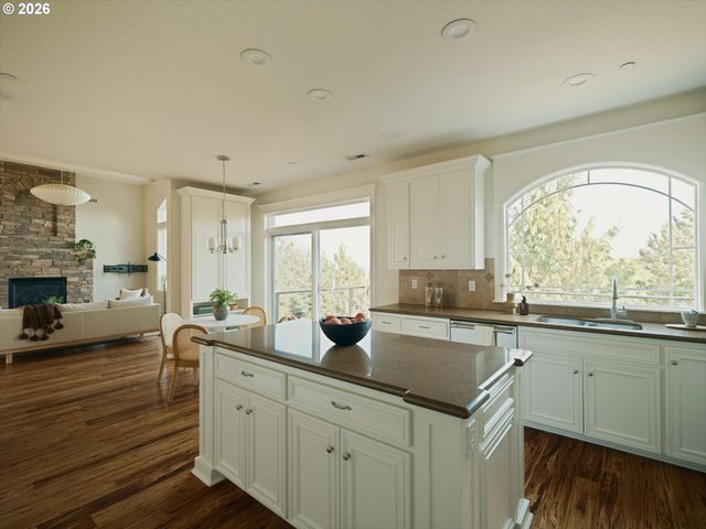 8512 Se CONSTANCE Dr, Happy Valley, OR 97086
