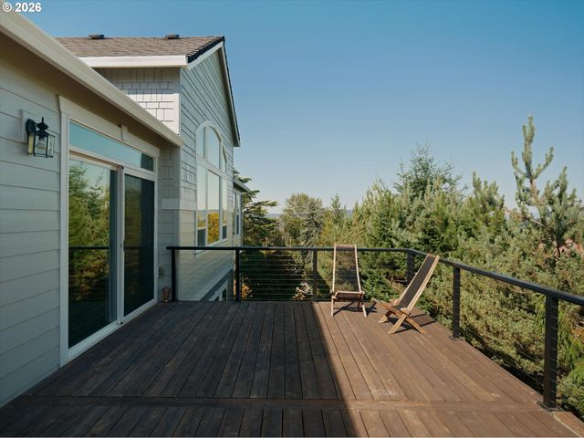 8512 Se CONSTANCE Dr, Happy Valley, OR 97086