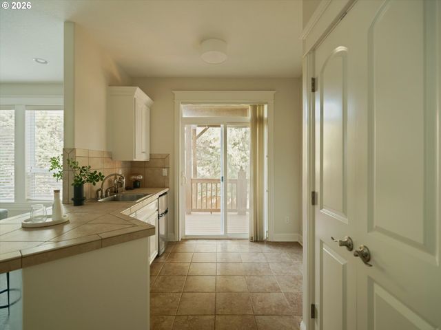 8512 Se CONSTANCE Dr, Happy Valley, OR 97086