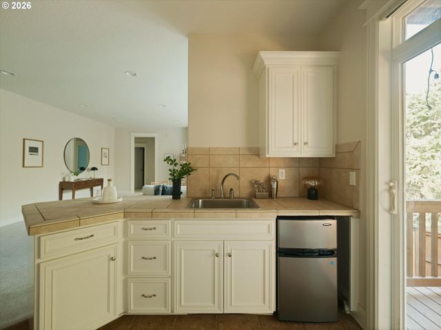 8512 Se CONSTANCE Dr, Happy Valley, OR 97086
